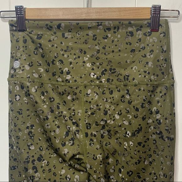 Zella Ultra High Waist Ankle Leggings Green Cheetah Print Womens Size Small - Picture 7 of 8